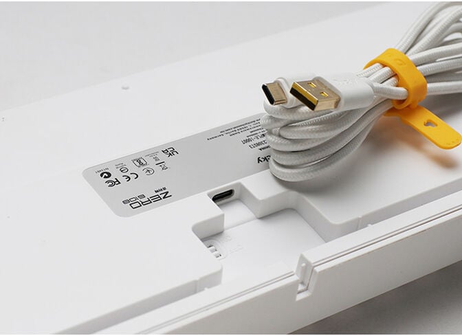 Teclado Mec&acirc;nico Ducky Zero 6108 100% Pure White RGB Wireless MX2A-Brown (PT) image number 2