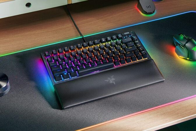 Teclado Razer BlackWidow V4 75% (ISO) RGB Tactile Switch (US) image number 3