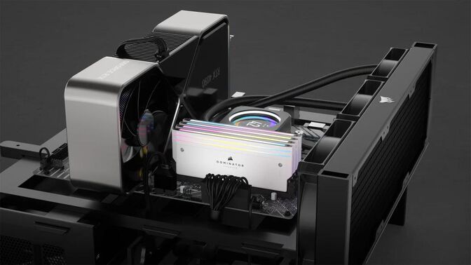 Corsair Kit 32GB (2 x 16GB) DDR5 7200MHz Dominator Titanium RGB White CL34 image number 7