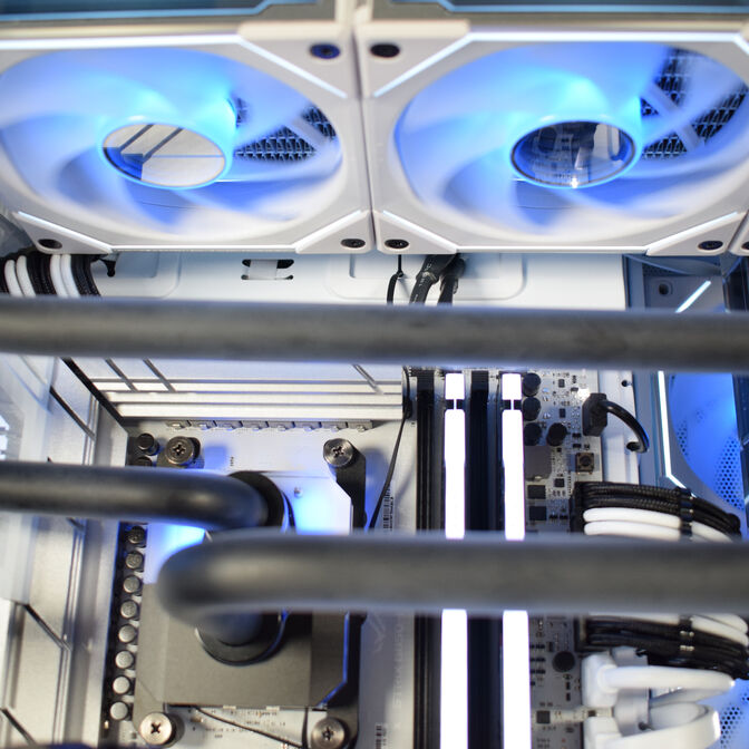 Computador King Mod Liquid-PC Ryzen 7 9800X3D 64GB DDR5 2TB RTX 5080 WiFi W11 image number 7