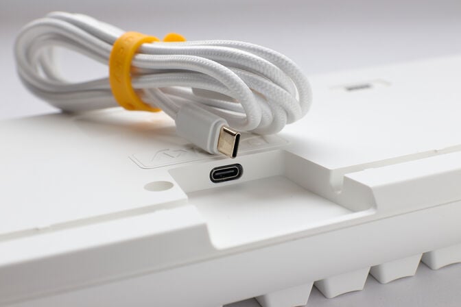 Teclado Mec&aacute;nico Ducky ONE 3 Classic TKL Pure White RGB MX-Blue (ES) image number 3