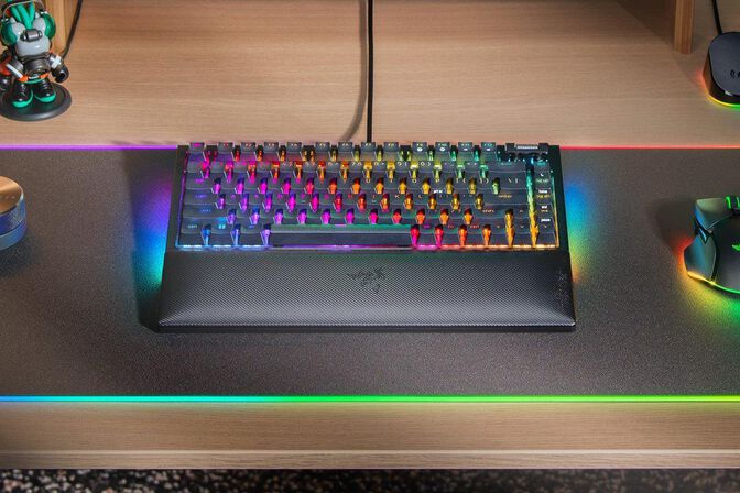 Teclado Razer BlackWidow V4 75% (ISO) RGB Tactile Switch (US) image number 1