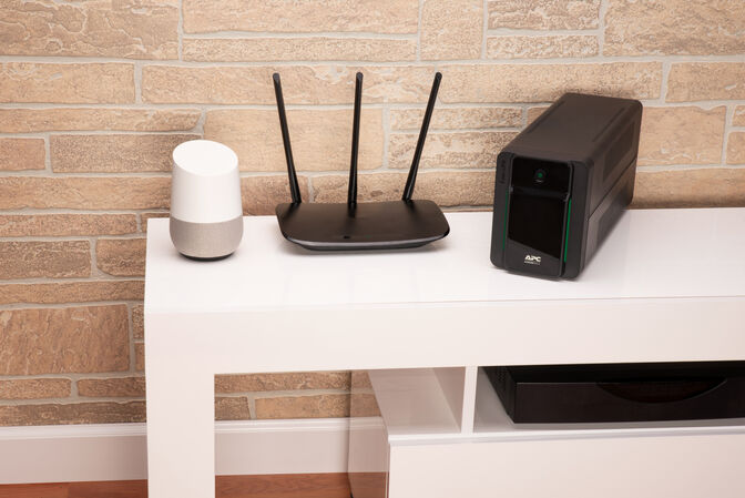 UPS APC Easy BVX 700VA/230W AVR Schuko image number 4