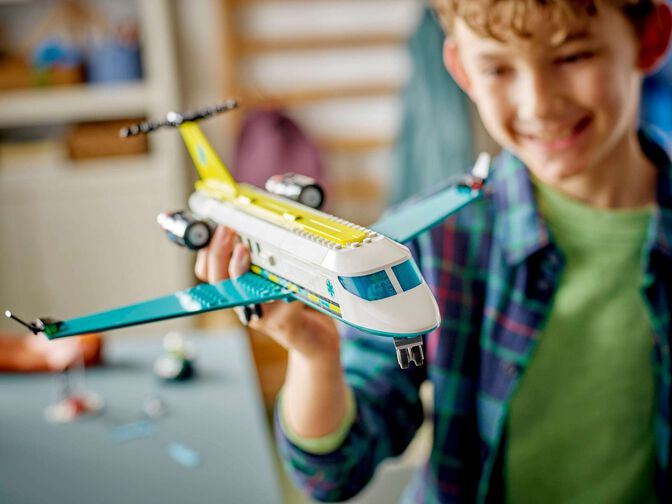 LEGO City: Avi&atilde;o de Ambul&acirc;ncia A&eacute;rea de Emerg&ecirc;ncia, 403 Pe&ccedil;as (60465) image number 5