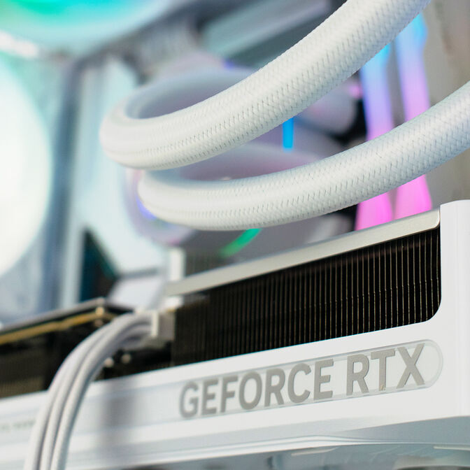 Computador King Mod Gamer-PC Ryzen 7 9800X3D 32GB DDR5 2TB RTX 5080 WiFi W11 - White Edition image number 3