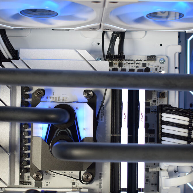 Computador King Mod Liquid-PC Ryzen 7 9800X3D 64GB DDR5 2TB RTX 5080 WiFi W11 image number 8