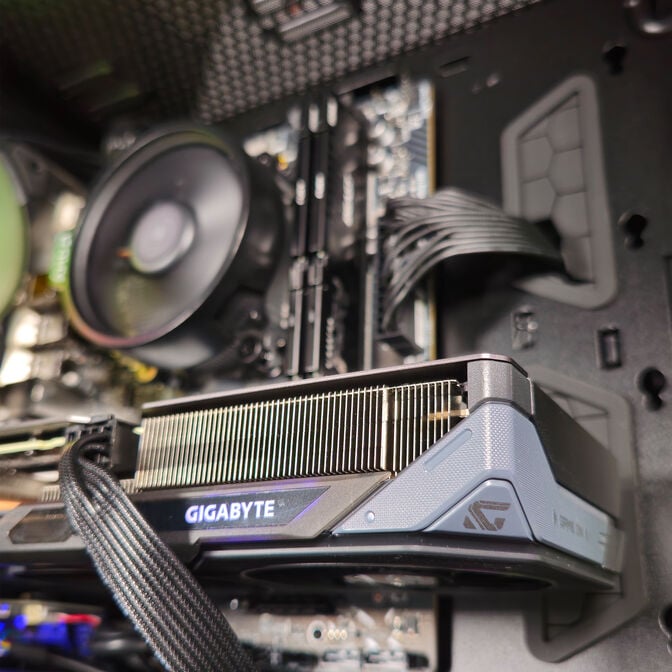 Computador AURA Gamer-PC Ryzen 5 7500F 32GB DDR5 1TB RX 9060 XT 16GB WiFi W11 image number 5