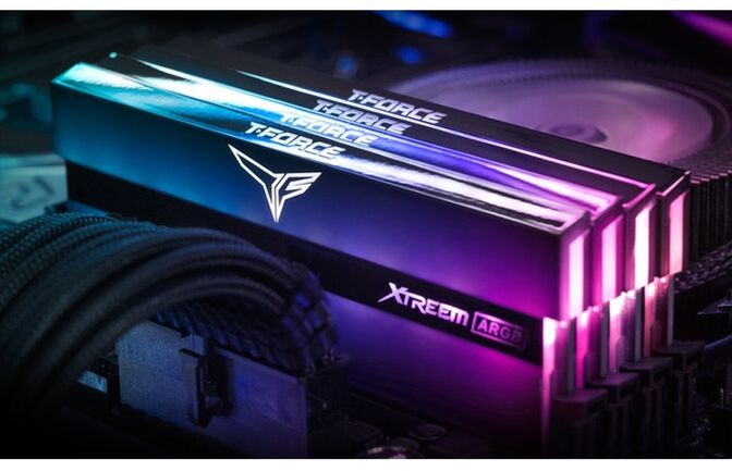 Team Group Kit 32GB (2 x 16GB) DDR4 3600MHz Xtreem ARGB Mirror CL18 image number 4