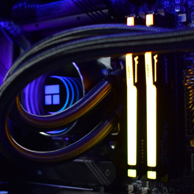 Computador King Mod Gamer-PC Ryzen 7 7800X3D 32GB DDR5 2TB RTX 5090 WiFi W11 image number 8