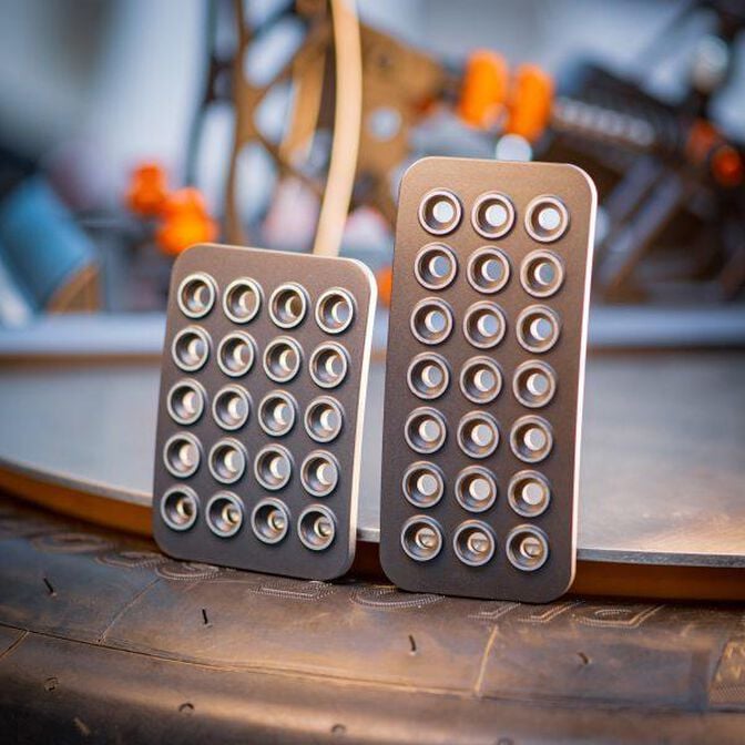 Plates em Aluminio para Pedais Asetek SimSports INVICTA image number 1