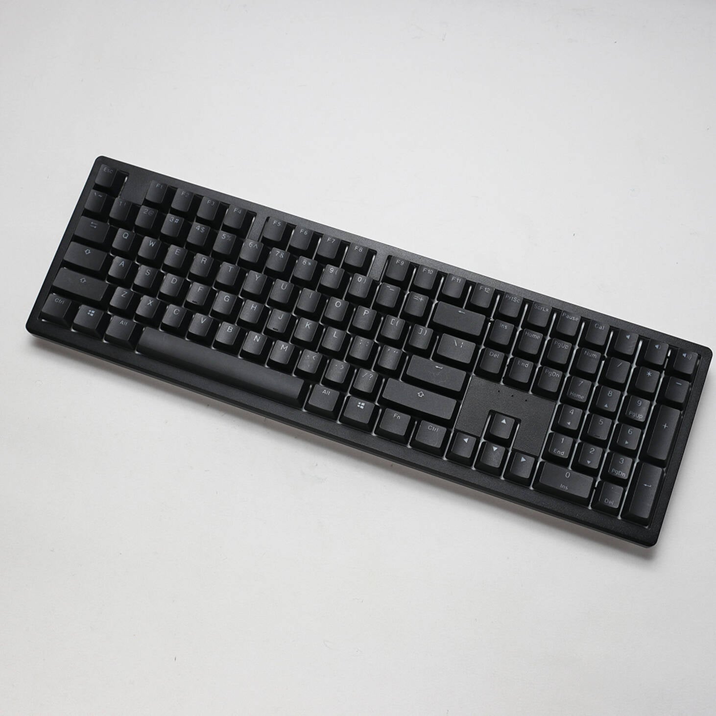 Teclados Mecânicos 100% Full-Size com Bloco Numérico na Globaldata