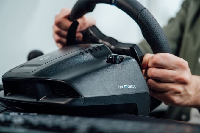 Volante Logitech G923 TrueForce Racing Wheel + Driving Force Shifter Xbox Series X|S/Xbox One/PC image number 11