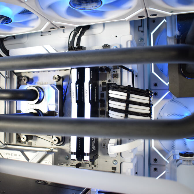 Computador King Mod Liquid-PC Ryzen 7 9800X3D 64GB DDR5 2TB RTX 5080 WiFi W11 image number 6