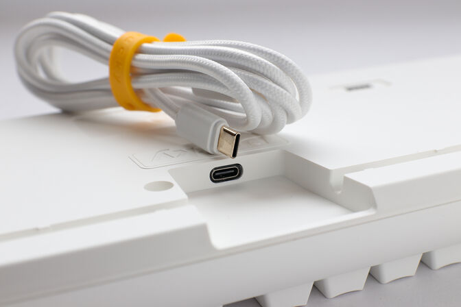 Teclado Mec&acirc;nico Ducky ONE 3 Classic 100% Pure White MX-Red (ES) image number 3