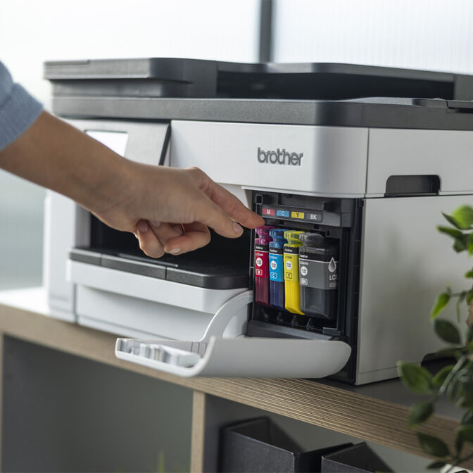 Impressora Multifun&ccedil;&otilde;es a Jato de Tinta Brother MFC-J5010DW WiFi image number 2