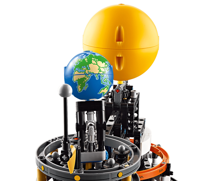 LEGO Technic: Planeta Terra e Lua em &Oacute;rbita, 526 Pe&ccedil;as (42179) image number 2